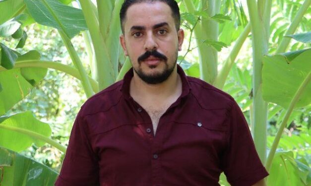 قوات “سوريا الديمقراطية” تحتجز الناشط الإعلامي فراس البرجس في الرقة وسط مطالبات بكشف مصيره